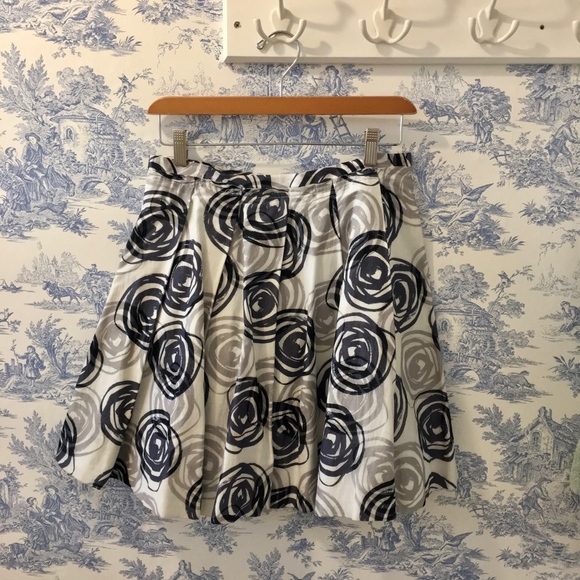 GAP skirt with bold swirl pattern, Size 1 - Picture 2 of 4